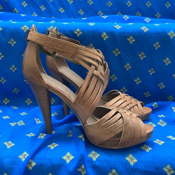 Aldo size 39b strappy healed sandals with wooden heal - Picture 3 of 5